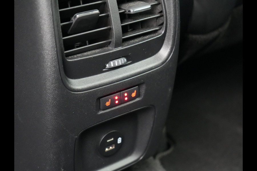 Ford Kuga 2.5 Vignale Plug In Hybrid 225pk Dealer O.H. PHEV | Trekhaak Afneembaar | Head Up | 360 Camera | Adaptive Cruise | Lederen Sportstoelen Memory & Verwarmd | Bang&Olufsen | Stuur Verwarmd | Apple Carplay | Blis | Keyless | Navigatie | DAB