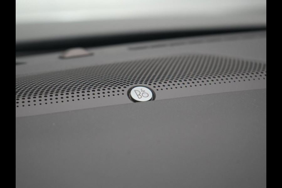 Ford Kuga 2.5 Vignale Plug In Hybrid 225pk Dealer O.H. PHEV | Trekhaak Afneembaar | Head Up | 360 Camera | Adaptive Cruise | Lederen Sportstoelen Memory & Verwarmd | Bang&Olufsen | Stuur Verwarmd | Apple Carplay | Blis | Keyless | Navigatie | DAB