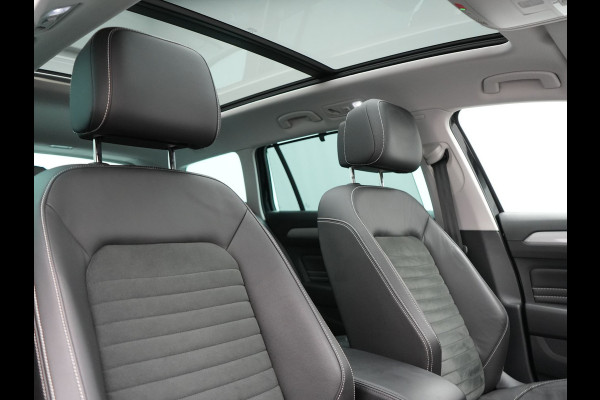 Volkswagen Passat Variant 1.4 TSI GTE Business Plug In Hybrid 218pk Dealer O.H PHEV | Trekhaak Af Fabriek | Panodak | Adaptive Cruise | Camera | Alcantara Sportstoelen Massage & Verwarmd | Apple Carplay | Navigatie | Keyless | Virtual | DAB |