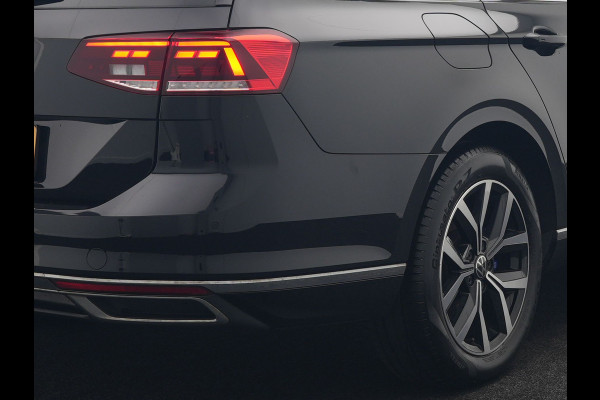 Volkswagen Passat Variant 1.4 TSI GTE Business Plug In Hybrid 218pk Dealer O.H PHEV | Trekhaak Af Fabriek | Panodak | Adaptive Cruise | Camera | Alcantara Sportstoelen Massage & Verwarmd | Apple Carplay | Navigatie | Keyless | Virtual | DAB |