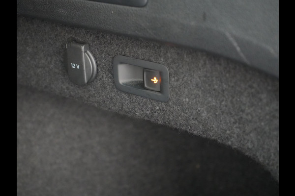 Volkswagen Passat Variant 1.4 TSI GTE Business Plug In Hybrid 218pk Dealer O.H PHEV | Trekhaak Af Fabriek | Panodak | Adaptive Cruise | Camera | Alcantara Sportstoelen Massage & Verwarmd | Apple Carplay | Navigatie | Keyless | Virtual | DAB |