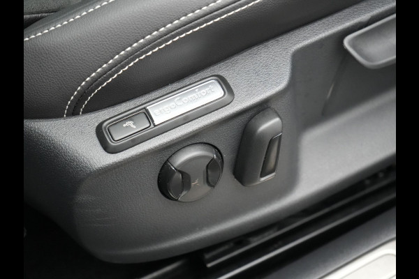 Volkswagen Passat Variant 1.4 TSI GTE Business Plug In Hybrid 218pk Dealer O.H PHEV | Trekhaak Af Fabriek | Panodak | Adaptive Cruise | Camera | Alcantara Sportstoelen Massage & Verwarmd | Apple Carplay | Navigatie | Keyless | Virtual | DAB |