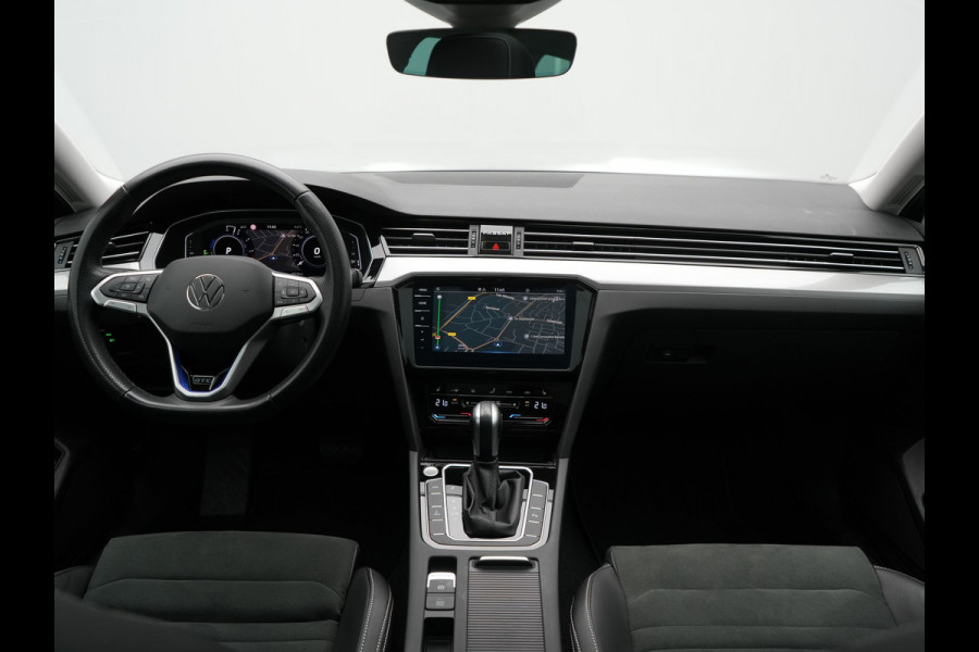 Volkswagen Passat Variant 1.4 TSI GTE Business Plug In Hybrid 218pk Dealer O.H PHEV | Trekhaak Af Fabriek | Panodak | Adaptive Cruise | Camera | Alcantara Sportstoelen Massage & Verwarmd | Apple Carplay | Navigatie | Keyless | Virtual | DAB |