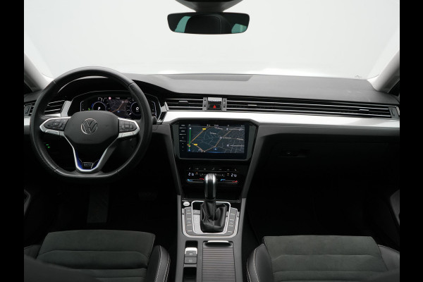 Volkswagen Passat Variant 1.4 TSI GTE Business Plug In Hybrid 218pk Dealer O.H PHEV | Trekhaak Af Fabriek | Panodak | Adaptive Cruise | Camera | Alcantara Sportstoelen Massage & Verwarmd | Apple Carplay | Navigatie | Keyless | Virtual | DAB |