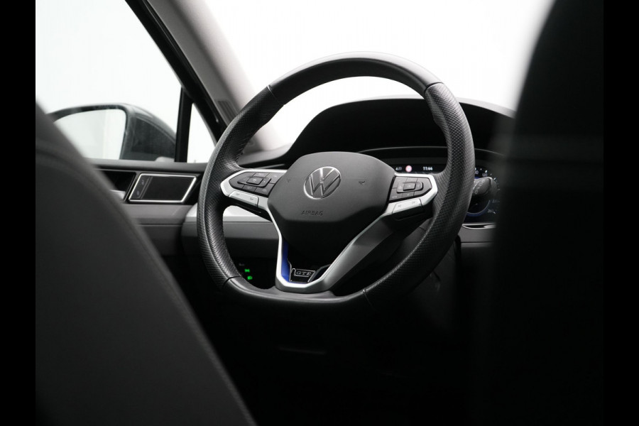 Volkswagen Passat Variant 1.4 TSI GTE Business Plug In Hybrid 218pk Dealer O.H PHEV | Trekhaak Af Fabriek | Panodak | Adaptive Cruise | Camera | Alcantara Sportstoelen Massage & Verwarmd | Apple Carplay | Navigatie | Keyless | Virtual | DAB |