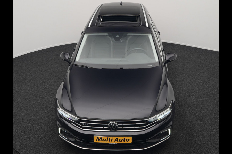 Volkswagen Passat Variant 1.4 TSI GTE Business Plug In Hybrid 218pk Dealer O.H PHEV | Trekhaak Af Fabriek | Panodak | Adaptive Cruise | Camera | Alcantara Sportstoelen Massage & Verwarmd | Apple Carplay | Navigatie | Keyless | Virtual | DAB |