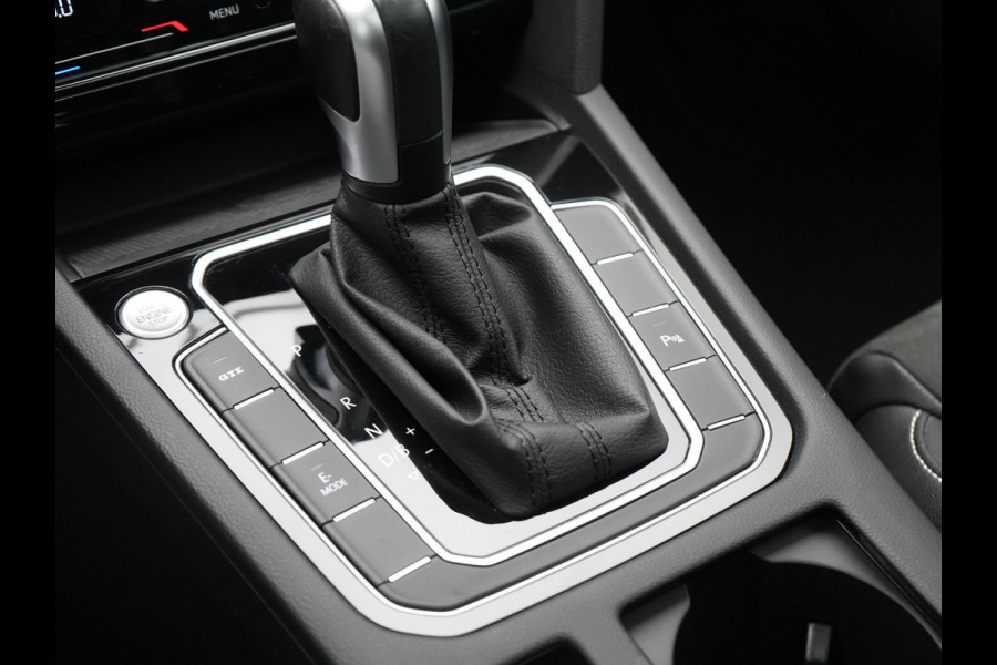 Volkswagen Passat Variant 1.4 TSI GTE Business Plug In Hybrid 218pk Dealer O.H PHEV | Trekhaak Af Fabriek | Panodak | Adaptive Cruise | Camera | Alcantara Sportstoelen Massage & Verwarmd | Apple Carplay | Navigatie | Keyless | Virtual | DAB |