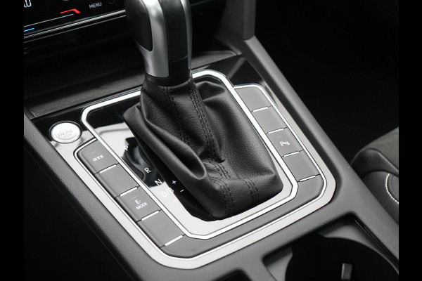 Volkswagen Passat Variant 1.4 TSI GTE Business Plug In Hybrid 218pk Dealer O.H PHEV | Trekhaak Af Fabriek | Panodak | Adaptive Cruise | Camera | Alcantara Sportstoelen Massage & Verwarmd | Apple Carplay | Navigatie | Keyless | Virtual | DAB |