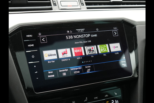 Volkswagen Passat Variant 1.4 TSI GTE Business Plug In Hybrid 218pk Dealer O.H PHEV | Trekhaak Af Fabriek | Panodak | Adaptive Cruise | Camera | Alcantara Sportstoelen Massage & Verwarmd | Apple Carplay | Navigatie | Keyless | Virtual | DAB |