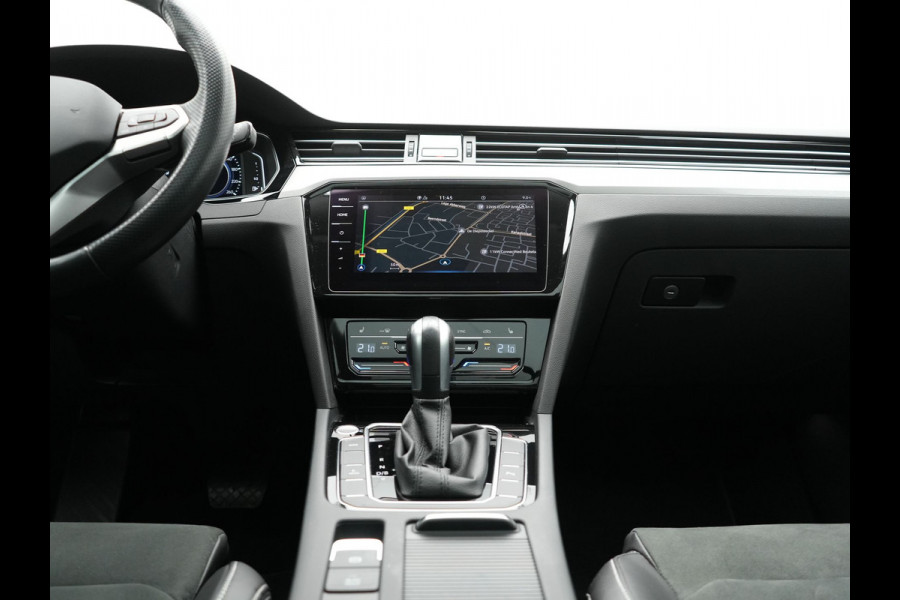 Volkswagen Passat Variant 1.4 TSI GTE Business Plug In Hybrid 218pk Dealer O.H PHEV | Trekhaak Af Fabriek | Panodak | Adaptive Cruise | Camera | Alcantara Sportstoelen Massage & Verwarmd | Apple Carplay | Navigatie | Keyless | Virtual | DAB |