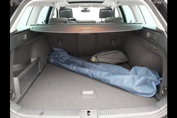 Volkswagen Passat Variant 1.4 TSI GTE Business Plug In Hybrid 218pk Dealer O.H PHEV | Trekhaak Af Fabriek | Panodak | Adaptive Cruise | Camera | Alcantara Sportstoelen Massage & Verwarmd | Apple Carplay | Navigatie | Keyless | Virtual | DAB |