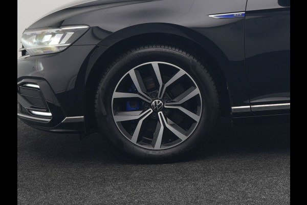 Volkswagen Passat Variant 1.4 TSI GTE Business Plug In Hybrid 218pk Dealer O.H PHEV | Trekhaak Af Fabriek | Panodak | Adaptive Cruise | Camera | Alcantara Sportstoelen Massage & Verwarmd | Apple Carplay | Navigatie | Keyless | Virtual | DAB |