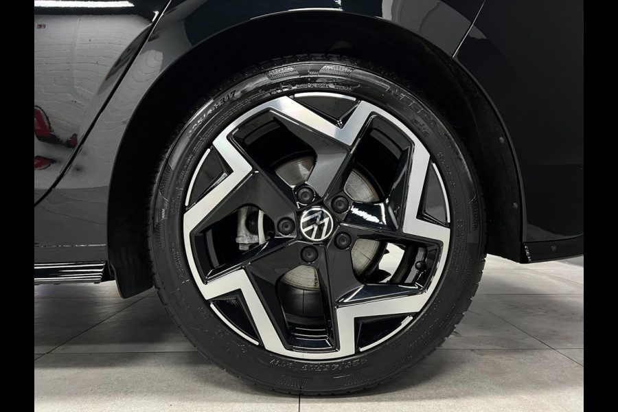 Volkswagen Golf 8.5 1.5 eTSI R-Line | CAMERA | LED | PANO |