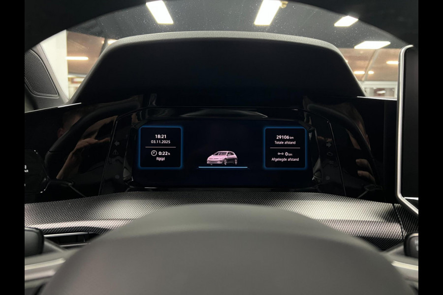 Volkswagen Golf 8.5 1.5 eTSI R-Line | CAMERA | LED | PANO |