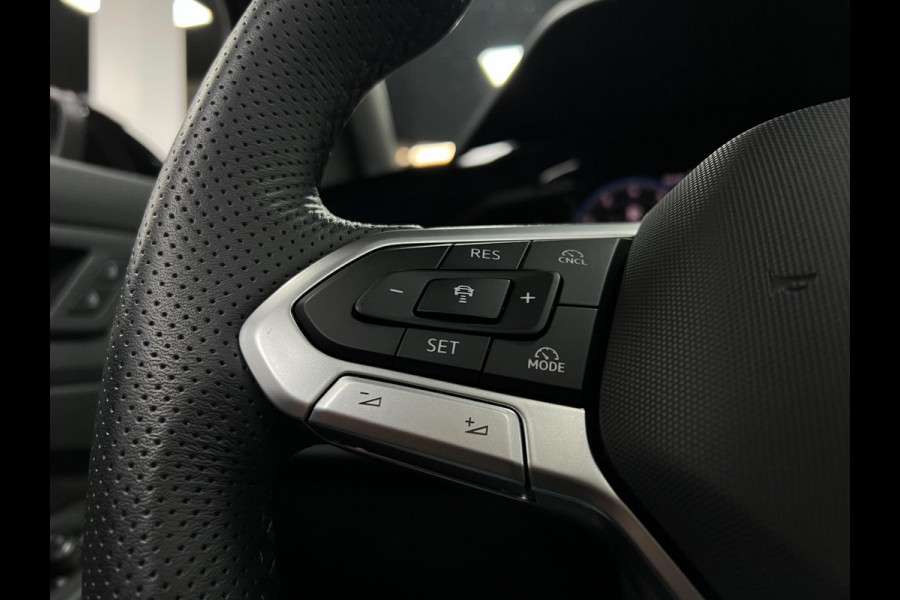 Volkswagen Golf 8.5 1.5 eTSI R-Line | CAMERA | LED | PANO |