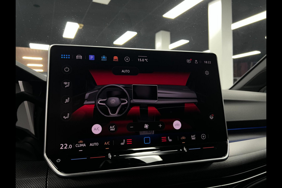 Volkswagen Golf 8.5 1.5 eTSI R-Line | CAMERA | LED | PANO |