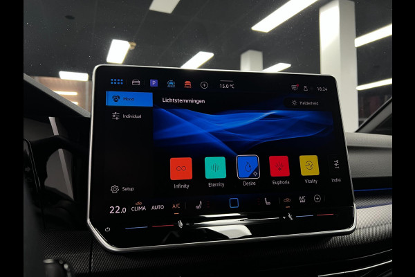 Volkswagen Golf 8.5 1.5 eTSI R-Line | CAMERA | LED | PANO |