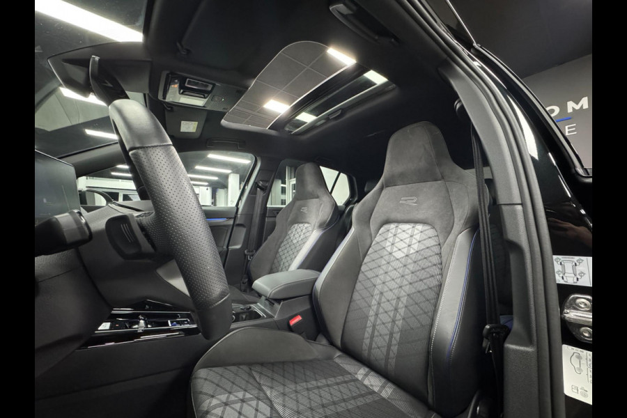 Volkswagen Golf 8.5 1.5 eTSI R-Line | CAMERA | LED | PANO |