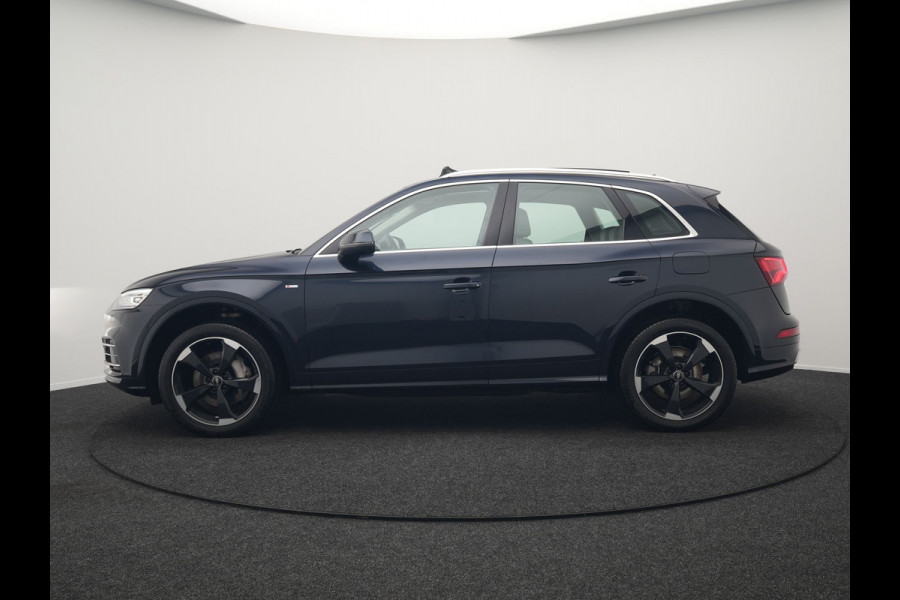 Audi Q5 50 TFSI e quattro S Line Plug In Hybrid 299pk Dealer O.H. PHEV | Panodak | 20"L.M Rotor | Apple Carplay | Sportstoelen Verwarmd | Cruise Control | Keyless | Navigatie | Virtual | 20"L.M |