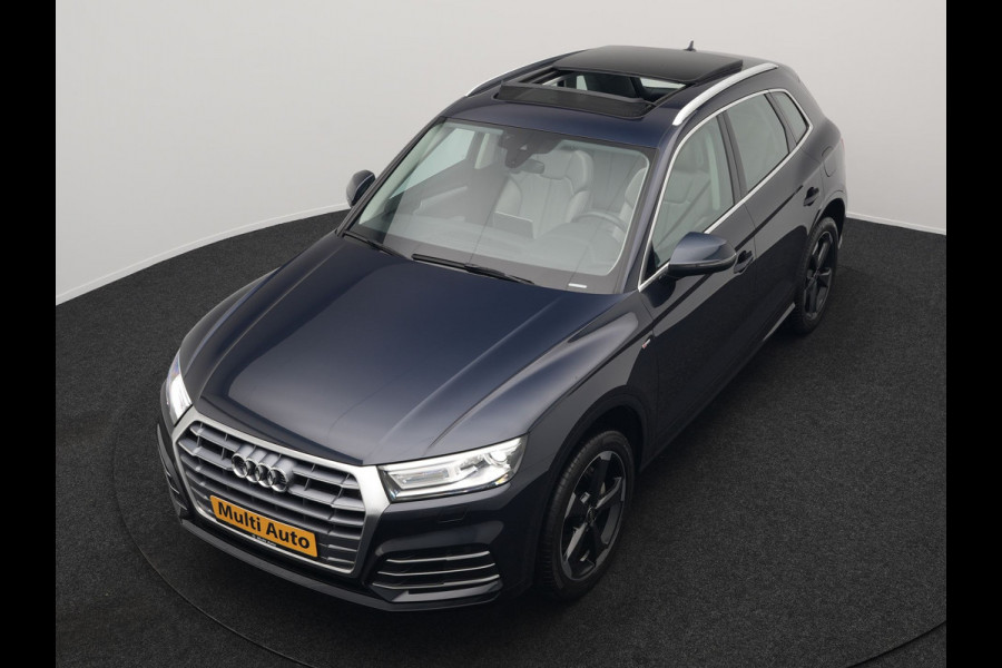 Audi Q5 50 TFSI e quattro S Line Plug In Hybrid 299pk Dealer O.H. PHEV | Panodak | 20"L.M Rotor | Apple Carplay | Sportstoelen Verwarmd | Cruise Control | Keyless | Navigatie | Virtual | 20"L.M |