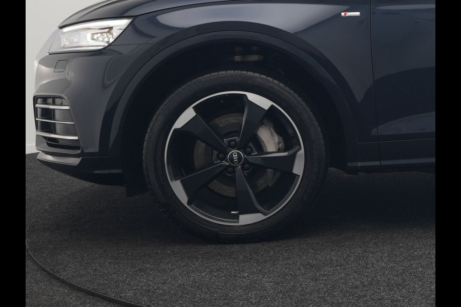 Audi Q5 50 TFSI e quattro S Line Plug In Hybrid 299pk Dealer O.H. PHEV | Panodak | 20"L.M Rotor | Apple Carplay | Sportstoelen Verwarmd | Cruise Control | Keyless | Navigatie | Virtual | 20"L.M |