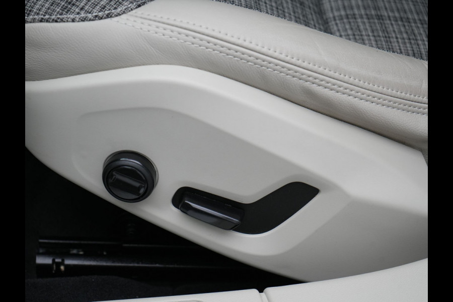 Volvo V60 T6 Twin Engine AWD Momentum Pro Plug In Hybrid 340pk Dealer O.H PHEV | Panodak | Adaptive Cruise | Camera | Apple Carplay | Sportstoelen Verwarmd | Virtual | Blis |