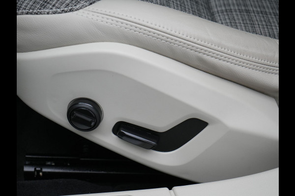 Volvo V60 T6 Twin Engine AWD Momentum Pro Plug In Hybrid 340pk Dealer O.H PHEV | Panodak | Adaptive Cruise | Camera | Apple Carplay | Sportstoelen Verwarmd | Virtual | Blis |