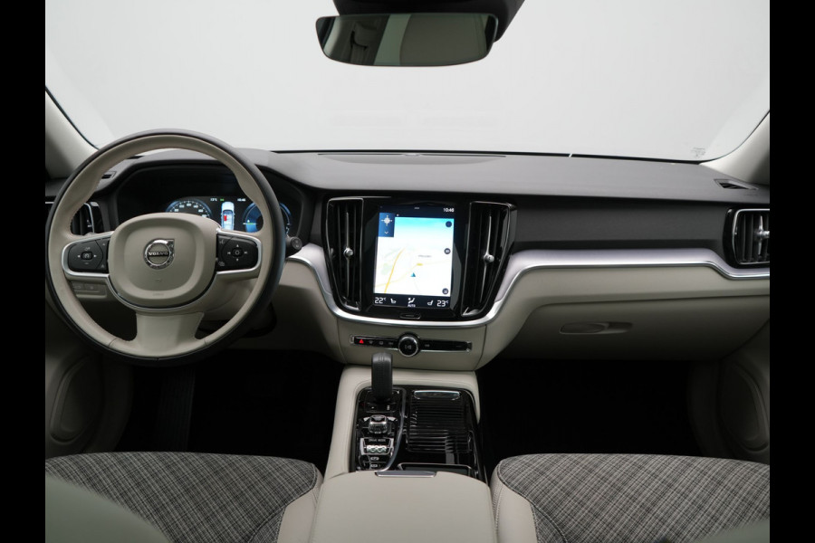 Volvo V60 T6 Twin Engine AWD Momentum Pro Plug In Hybrid 340pk Dealer O.H PHEV | Panodak | Adaptive Cruise | Camera | Apple Carplay | Sportstoelen Verwarmd | Virtual | Blis |
