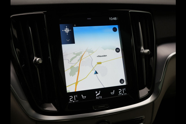 Volvo V60 T6 Twin Engine AWD Momentum Pro Plug In Hybrid 340pk Dealer O.H PHEV | Panodak | Adaptive Cruise | Camera | Apple Carplay | Sportstoelen Verwarmd | Virtual | Blis |