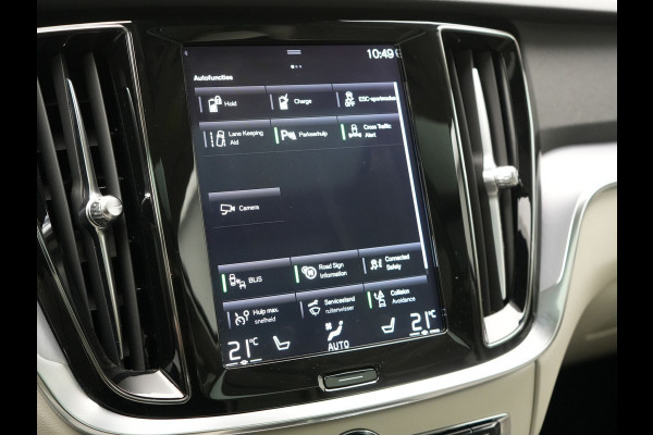 Volvo V60 T6 Twin Engine AWD Momentum Pro Plug In Hybrid 340pk Dealer O.H PHEV | Panodak | Adaptive Cruise | Camera | Apple Carplay | Sportstoelen Verwarmd | Virtual | Blis |