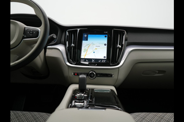 Volvo V60 T6 Twin Engine AWD Momentum Pro Plug In Hybrid 340pk Dealer O.H PHEV | Panodak | Adaptive Cruise | Camera | Apple Carplay | Sportstoelen Verwarmd | Virtual | Blis |