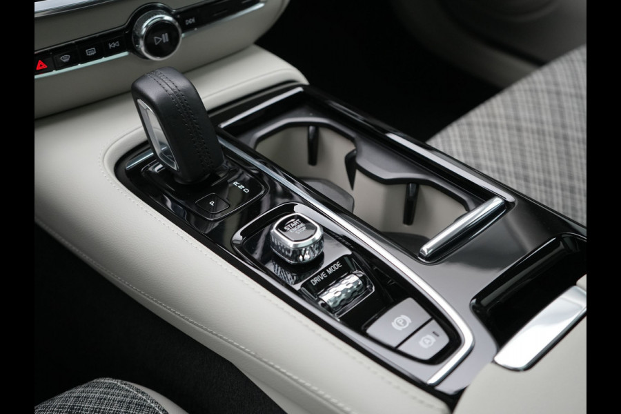 Volvo V60 T6 Twin Engine AWD Momentum Pro Plug In Hybrid 340pk Dealer O.H PHEV | Panodak | Adaptive Cruise | Camera | Apple Carplay | Sportstoelen Verwarmd | Virtual | Blis |