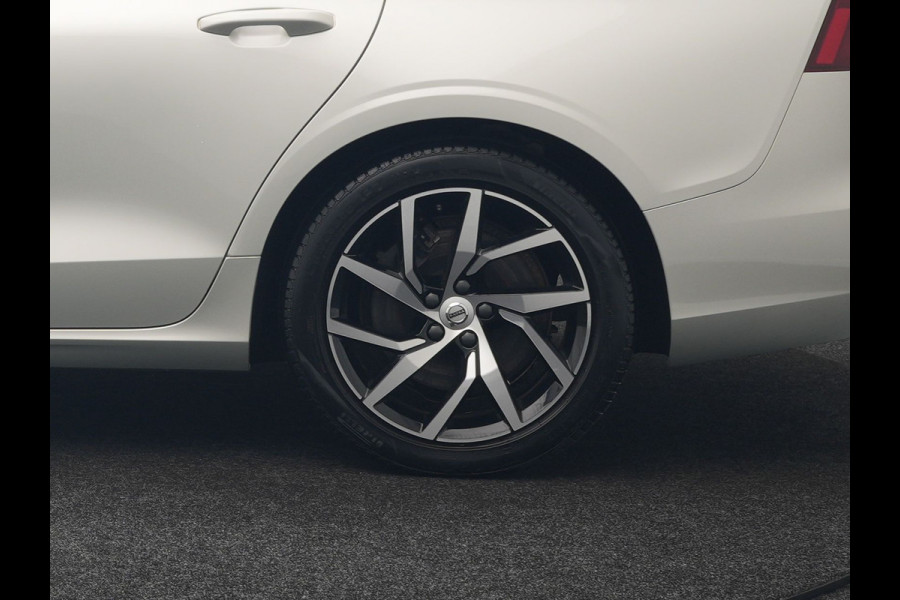 Volvo V60 T6 Twin Engine AWD Momentum Pro Plug In Hybrid 340pk Dealer O.H PHEV | Panodak | Adaptive Cruise | Camera | Apple Carplay | Sportstoelen Verwarmd | Virtual | Blis |