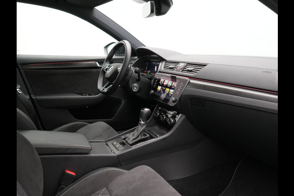 Škoda Superb Combi 1.4 TSI iV Sportline Business Plug In Hybrid 218pk Dealer O.H PHEV | Trekhaak Af Fabriek | Panodak | Adaptive Cruise | Alcantara Sportstoelen Memory & Verwarmd | Sfeerverlichting | Apple Carplay | Stuur Verwarmd | Virtual | Keyless | DAB | 19"L.M |