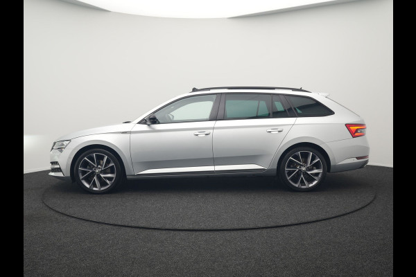 Škoda Superb Combi 1.4 TSI iV Sportline Business Plug In Hybrid 218pk Dealer O.H PHEV | Trekhaak Af Fabriek | Panodak | Adaptive Cruise | Alcantara Sportstoelen Memory & Verwarmd | Sfeerverlichting | Apple Carplay | Stuur Verwarmd | Virtual | Keyless | DAB | 19"L.M |