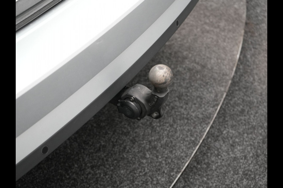 Škoda Superb Combi 1.4 TSI iV Sportline Business Plug In Hybrid 218pk Dealer O.H PHEV | Trekhaak Af Fabriek | Panodak | Adaptive Cruise | Alcantara Sportstoelen Memory & Verwarmd | Sfeerverlichting | Apple Carplay | Stuur Verwarmd | Virtual | Keyless | DAB | 19"L.M |