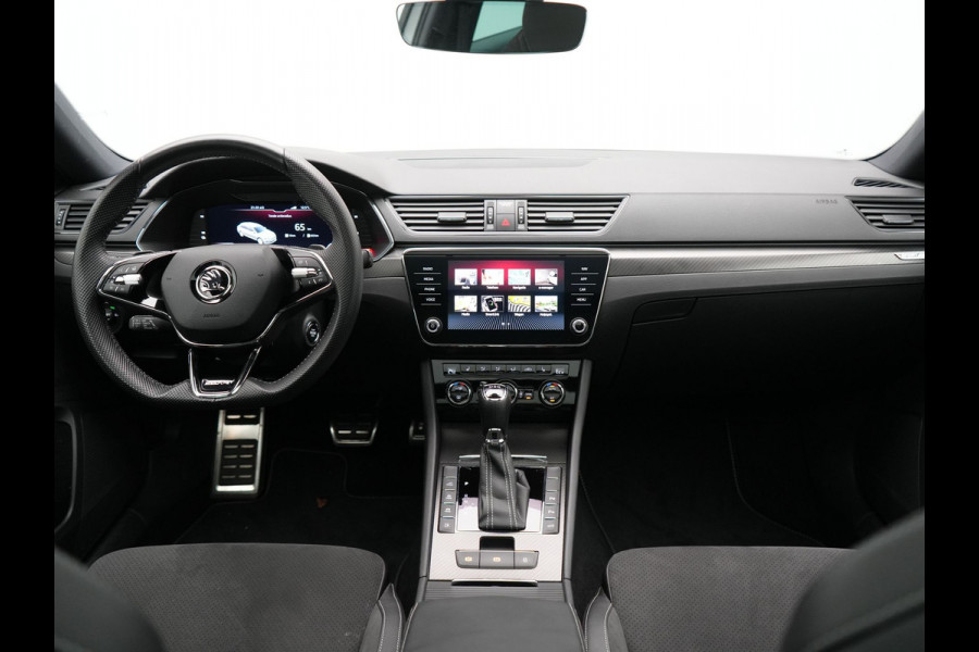 Škoda Superb Combi 1.4 TSI iV Sportline Business Plug In Hybrid 218pk Dealer O.H PHEV | Trekhaak Af Fabriek | Panodak | Adaptive Cruise | Alcantara Sportstoelen Memory & Verwarmd | Sfeerverlichting | Apple Carplay | Stuur Verwarmd | Virtual | Keyless | DAB | 19"L.M |