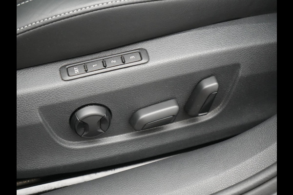 Škoda Superb Combi 1.4 TSI iV Sportline Business Plug In Hybrid 218pk Dealer O.H PHEV | Trekhaak Af Fabriek | Panodak | Adaptive Cruise | Alcantara Sportstoelen Memory & Verwarmd | Sfeerverlichting | Apple Carplay | Stuur Verwarmd | Virtual | Keyless | DAB | 19"L.M |