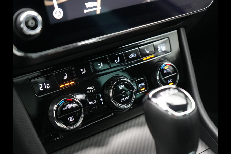Škoda Superb Combi 1.4 TSI iV Sportline Business Plug In Hybrid 218pk Dealer O.H PHEV | Trekhaak Af Fabriek | Panodak | Adaptive Cruise | Alcantara Sportstoelen Memory & Verwarmd | Sfeerverlichting | Apple Carplay | Stuur Verwarmd | Virtual | Keyless | DAB | 19"L.M |