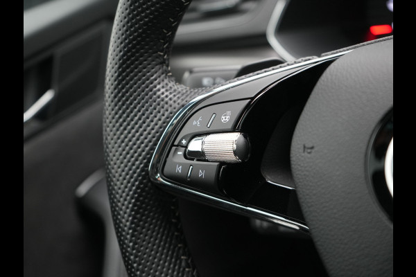 Škoda Superb Combi 1.4 TSI iV Sportline Business Plug In Hybrid 218pk Dealer O.H PHEV | Trekhaak Af Fabriek | Panodak | Adaptive Cruise | Alcantara Sportstoelen Memory & Verwarmd | Sfeerverlichting | Apple Carplay | Stuur Verwarmd | Virtual | Keyless | DAB | 19"L.M |