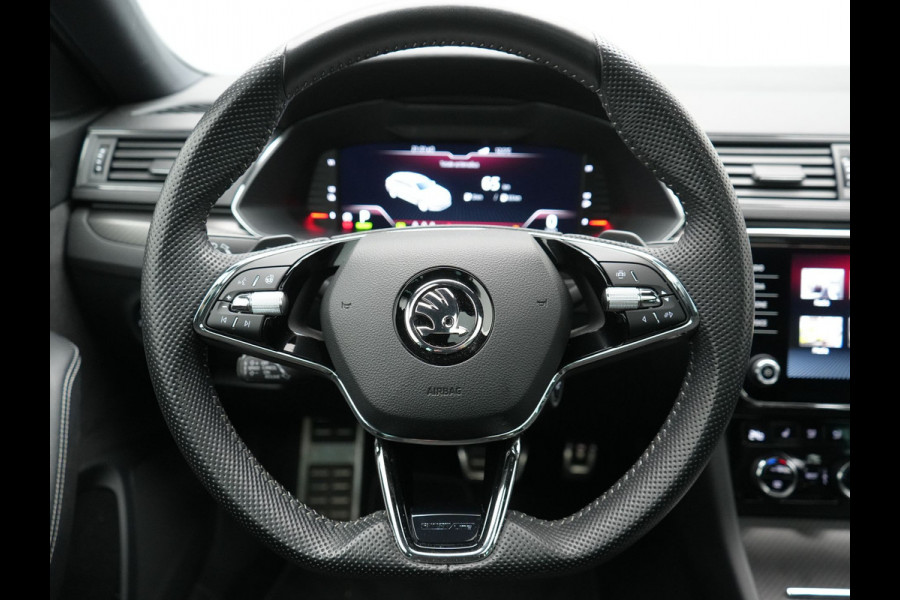 Škoda Superb Combi 1.4 TSI iV Sportline Business Plug In Hybrid 218pk Dealer O.H PHEV | Trekhaak Af Fabriek | Panodak | Adaptive Cruise | Alcantara Sportstoelen Memory & Verwarmd | Sfeerverlichting | Apple Carplay | Stuur Verwarmd | Virtual | Keyless | DAB | 19"L.M |