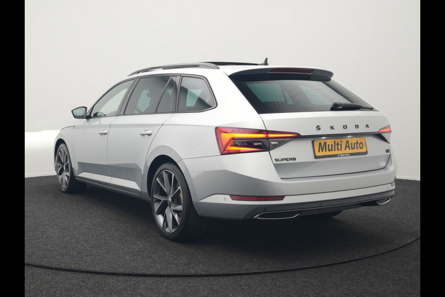 Škoda Superb Combi 1.4 TSI iV Sportline Business Plug In Hybrid 218pk Dealer O.H PHEV | Trekhaak Af Fabriek | Panodak | Adaptive Cruise | Alcantara Sportstoelen Memory & Verwarmd | Sfeerverlichting | Apple Carplay | Stuur Verwarmd | Virtual | Keyless | DAB | 19"L.M |
