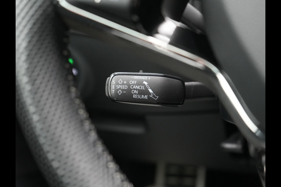 Škoda Superb Combi 1.4 TSI iV Sportline Business Plug In Hybrid 218pk Dealer O.H PHEV | Trekhaak Af Fabriek | Panodak | Adaptive Cruise | Alcantara Sportstoelen Memory & Verwarmd | Sfeerverlichting | Apple Carplay | Stuur Verwarmd | Virtual | Keyless | DAB | 19"L.M |