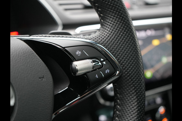 Škoda Superb Combi 1.4 TSI iV Sportline Business Plug In Hybrid 218pk Dealer O.H PHEV | Trekhaak Af Fabriek | Panodak | Adaptive Cruise | Alcantara Sportstoelen Memory & Verwarmd | Sfeerverlichting | Apple Carplay | Stuur Verwarmd | Virtual | Keyless | DAB | 19"L.M |