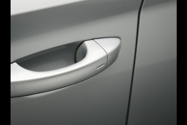 Škoda Superb Combi 1.4 TSI iV Sportline Business Plug In Hybrid 218pk Dealer O.H PHEV | Trekhaak Af Fabriek | Panodak | Adaptive Cruise | Alcantara Sportstoelen Memory & Verwarmd | Sfeerverlichting | Apple Carplay | Stuur Verwarmd | Virtual | Keyless | DAB | 19"L.M |