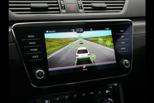 Škoda Superb Combi 1.4 TSI iV Sportline Business Plug In Hybrid 218pk Dealer O.H PHEV | Trekhaak Af Fabriek | Panodak | Adaptive Cruise | Alcantara Sportstoelen Memory & Verwarmd | Sfeerverlichting | Apple Carplay | Stuur Verwarmd | Virtual | Keyless | DAB | 19"L.M |