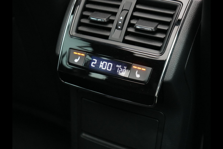 Škoda Superb Combi 1.4 TSI iV Sportline Business Plug In Hybrid 218pk Dealer O.H PHEV | Trekhaak Af Fabriek | Panodak | Adaptive Cruise | Alcantara Sportstoelen Memory & Verwarmd | Sfeerverlichting | Apple Carplay | Stuur Verwarmd | Virtual | Keyless | DAB | 19"L.M |