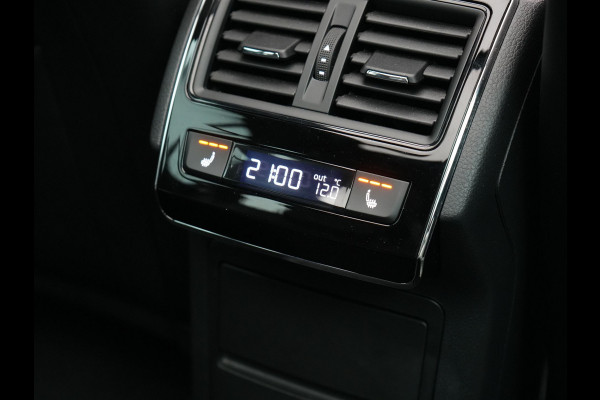 Škoda Superb Combi 1.4 TSI iV Sportline Business Plug In Hybrid 218pk Dealer O.H PHEV | Trekhaak Af Fabriek | Panodak | Adaptive Cruise | Alcantara Sportstoelen Memory & Verwarmd | Sfeerverlichting | Apple Carplay | Stuur Verwarmd | Virtual | Keyless | DAB | 19"L.M |