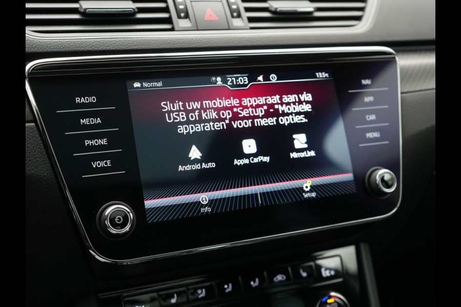 Škoda Superb Combi 1.4 TSI iV Sportline Business Plug In Hybrid 218pk Dealer O.H PHEV | Trekhaak Af Fabriek | Panodak | Adaptive Cruise | Alcantara Sportstoelen Memory & Verwarmd | Sfeerverlichting | Apple Carplay | Stuur Verwarmd | Virtual | Keyless | DAB | 19"L.M |