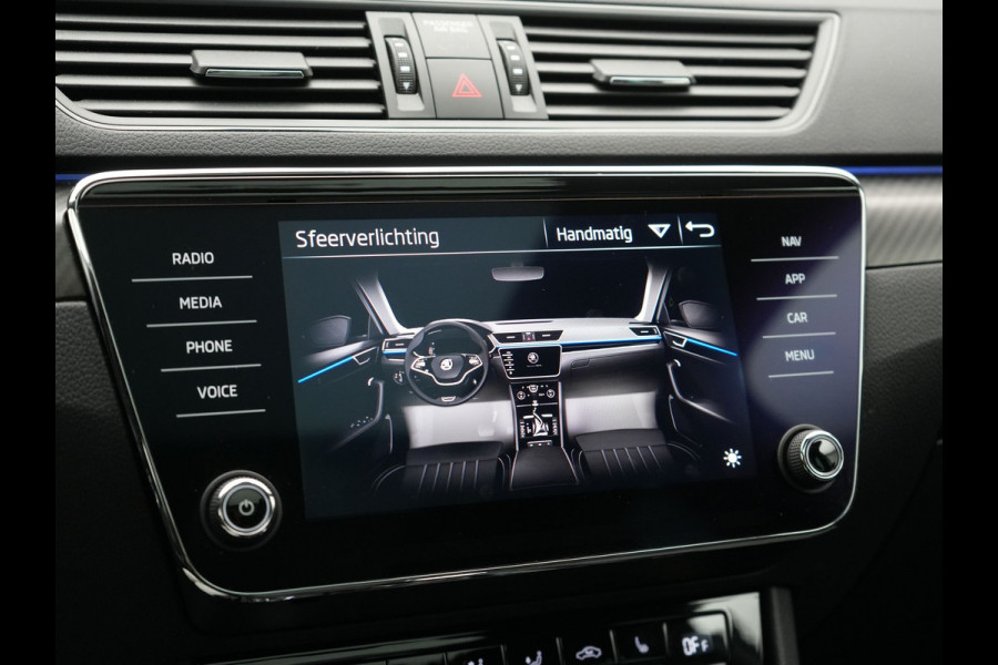 Škoda Superb Combi 1.4 TSI iV Sportline Business Plug In Hybrid 218pk Dealer O.H PHEV | Trekhaak Af Fabriek | Panodak | Adaptive Cruise | Alcantara Sportstoelen Memory & Verwarmd | Sfeerverlichting | Apple Carplay | Stuur Verwarmd | Virtual | Keyless | DAB | 19"L.M |